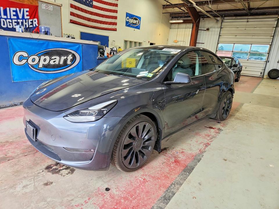 TESLA MODEL Y 2022 with VIN 7SAYGDEF6NF377219 - Photo from auction