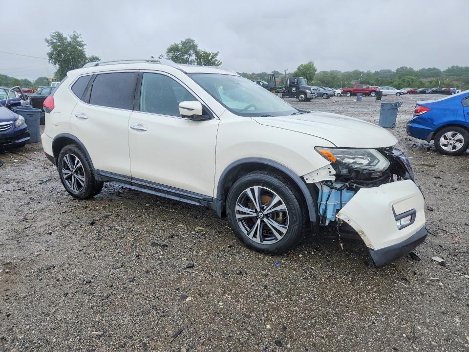 Photo 4 from auction – 2017 NISSAN ROGUE with VIN JN8AT2MV9HW018989