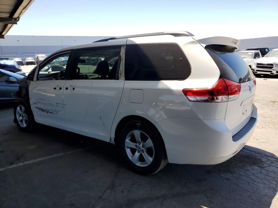 Photo 2 from auction – 2014 TOYOTA SIENNA with VIN 5TDKK3DC2ES511111