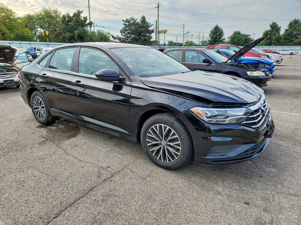 Photo 4 from auction – 2019 VOLKSWAGEN JETTA with VIN 3VWC57BUXKM132686