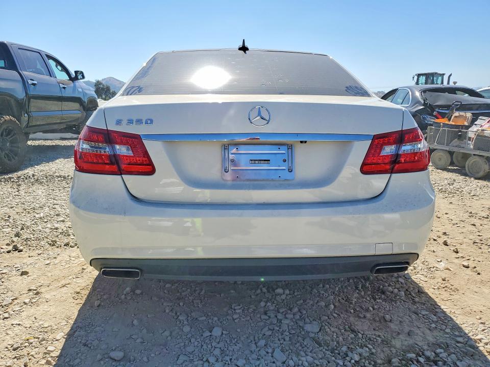 Photo 6 from auction – 2011 MERCEDES-BENZ E with VIN WDDHF5GB7BA472110