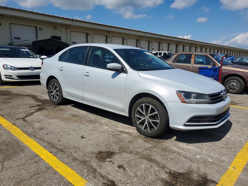 Photo 4 from auction – 2018 VOLKSWAGEN JETTA with VIN 3VW2B7AJ9JM258564