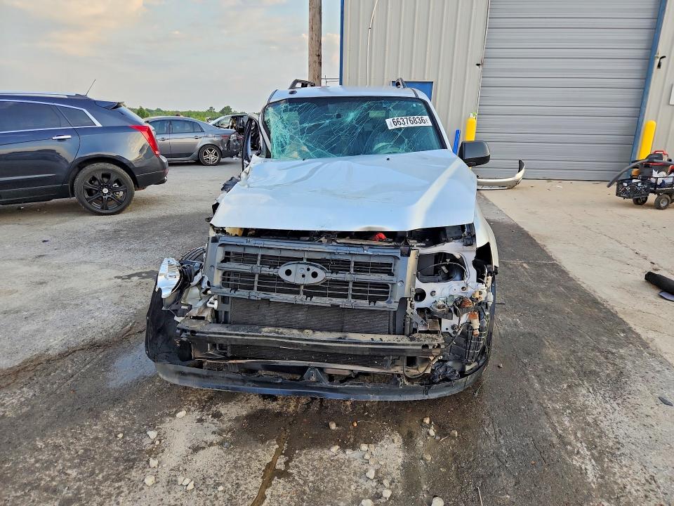 Photo 5 from auction – 2011 FORD ESCAPE with VIN 1FMCU0D75BKA83257