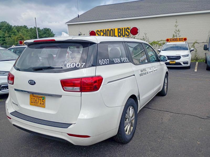 Photo 4 from auction – 2017 KIA SEDONA with VIN KNDMA5C11H6285610