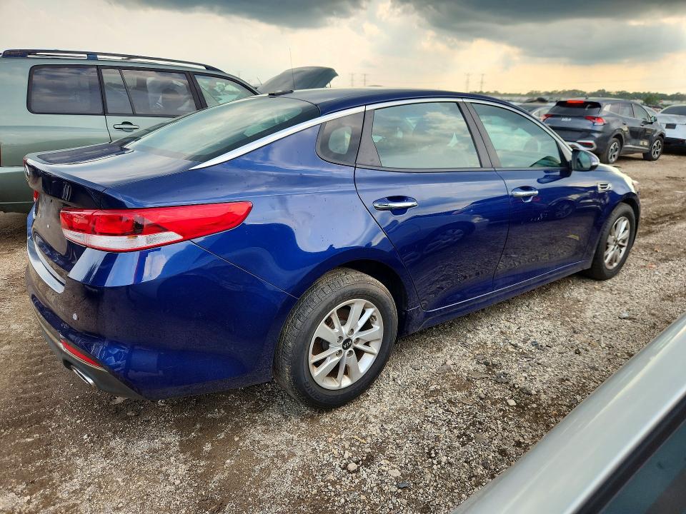 Photo 3 from auction – 2017 KIA OPTIMA with VIN 5XXGT4L32HG150026