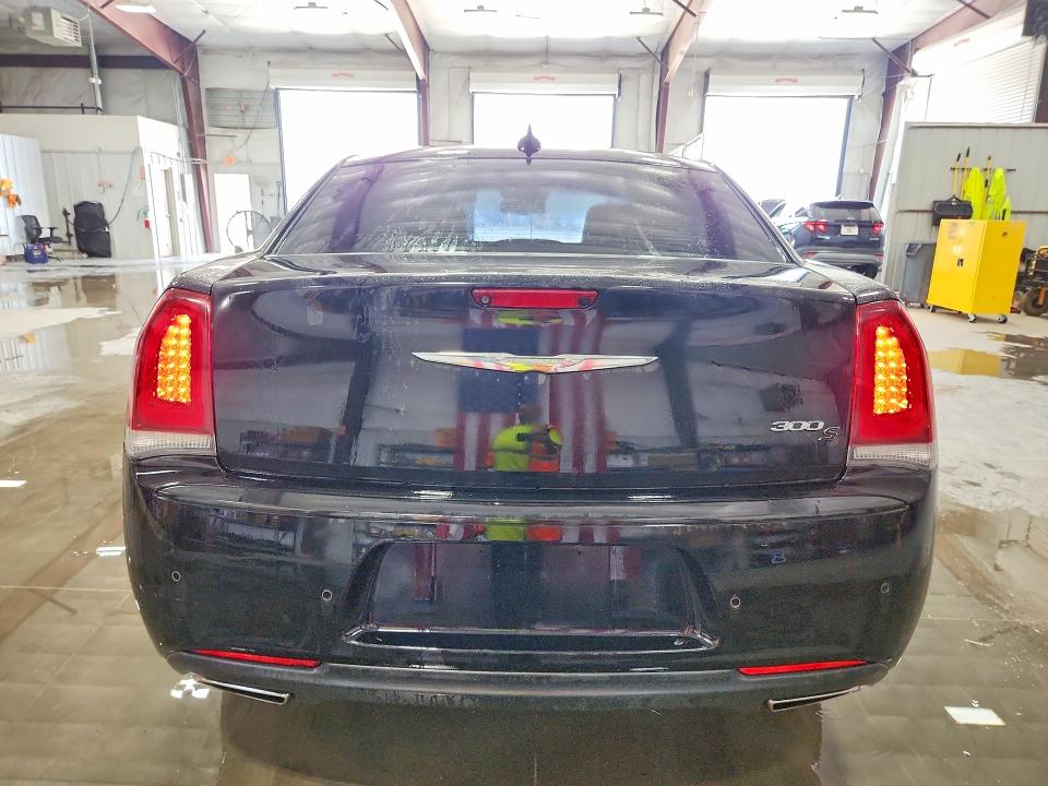 Photo 6 from auction – 2018 CHRYSLER 300 with VIN 2C3CCAGG2JH321195