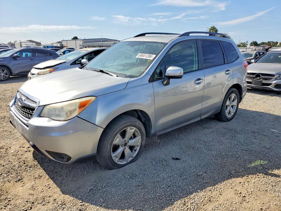 SUBARU FORESTER 2015 with VIN JF2SJADC1FH549931 - Photo from auction