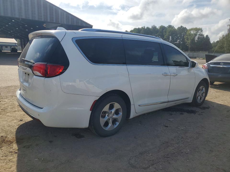 Photo 3 from auction – 2017 CHRYSLER PACIFICA with VIN 2C4RC1EG4HR515627