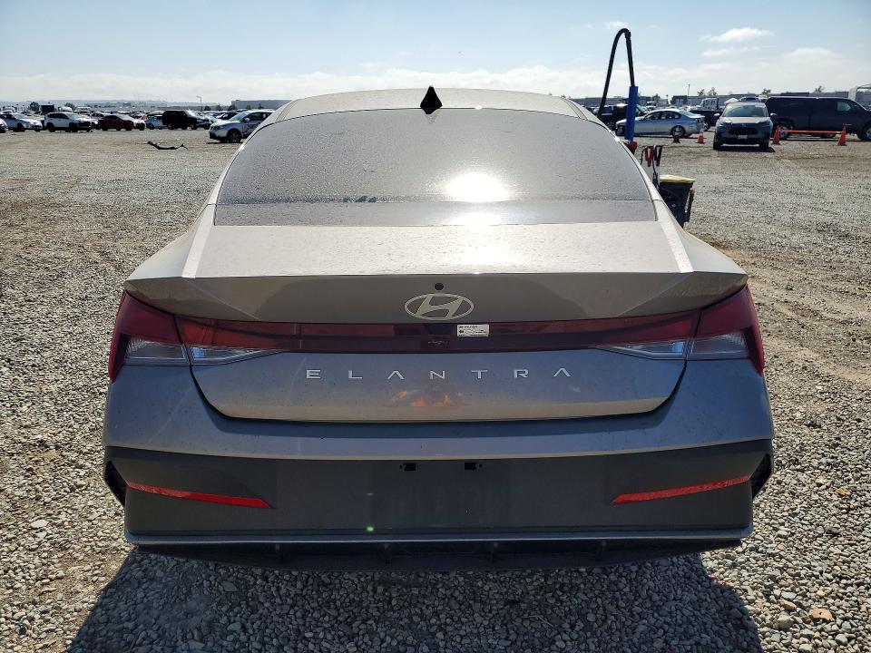 Снимка 6 от търг – 2024 HYUNDAI ELANTRA с VIN KMHLM4DG0RU804302