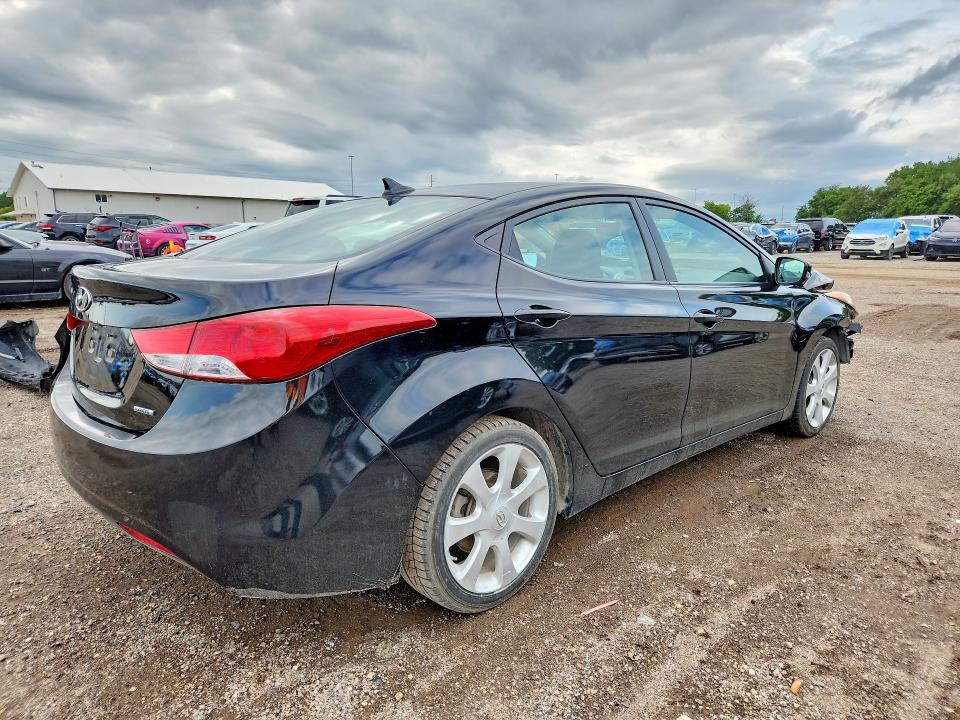 Photo 3 from auction – 2011 HYUNDAI ELANTRA with VIN KMHDH4AE7BU141098