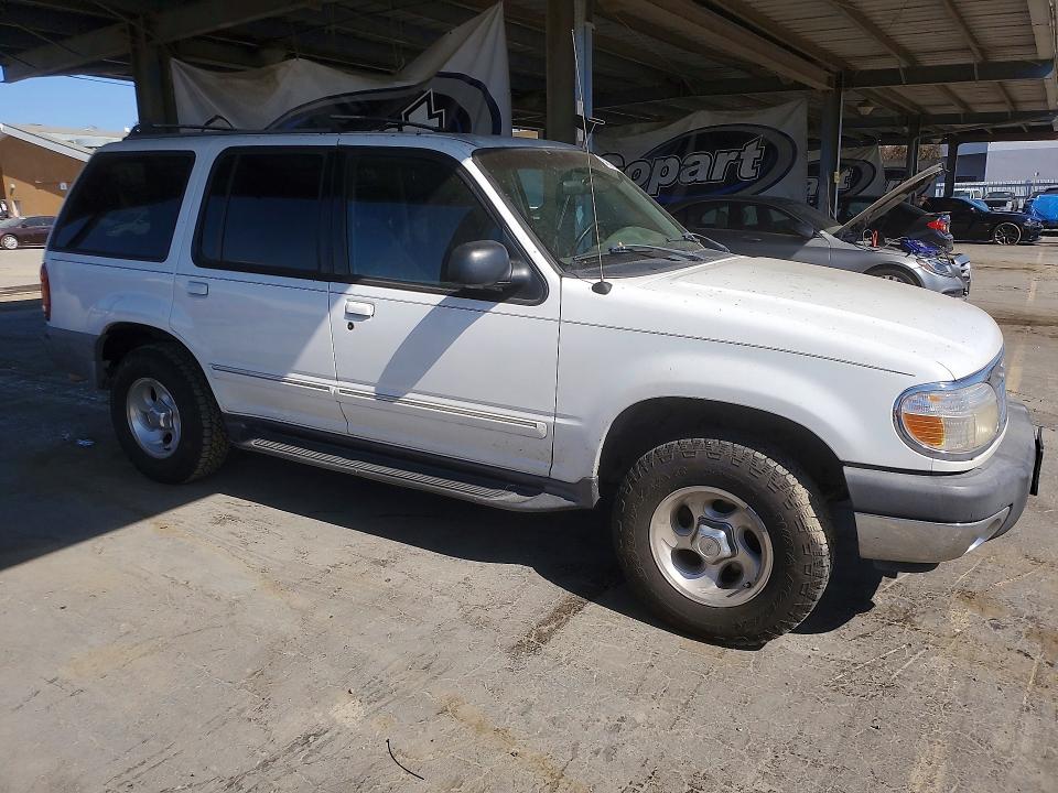 Photo 4 from auction – 2000 FORD EXPLORER with VIN 1FMZU73E1YZC43038