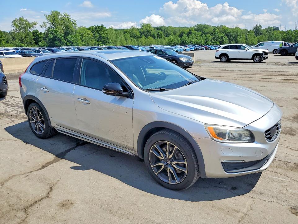 Photo 4 from auction – 2018 VOLVO V60 CROSS COUNTRY with VIN YV440MWM7J2045068