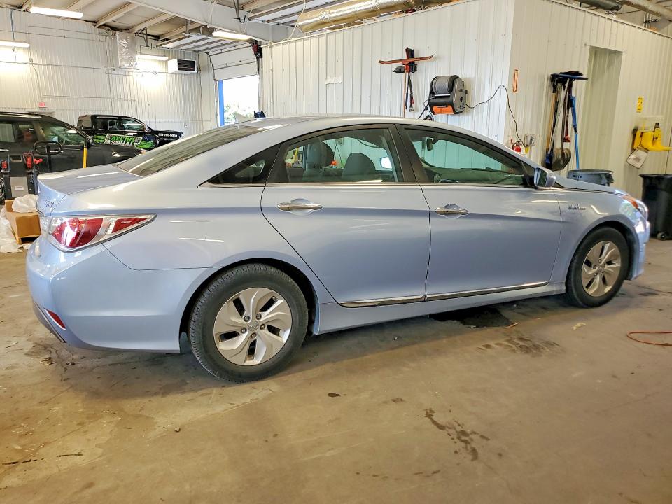 Photo 3 from auction – 2014 HYUNDAI SONATA with VIN KMHEC4A45EA113638