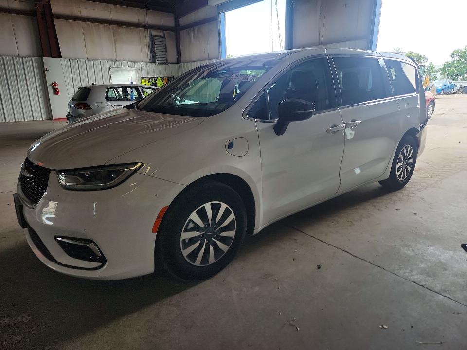 CHRYSLER PACIFICA 2024 with VIN 2C4RC1S75RR147139 - Photo from auction