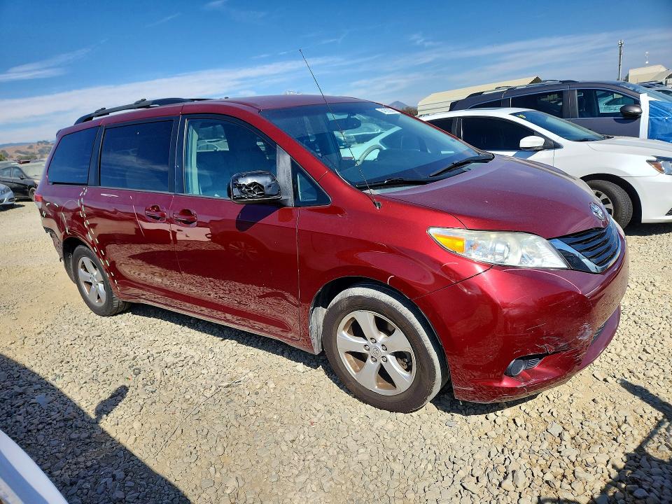 Photo 4 from auction – 2014 TOYOTA SIENNA with VIN 5TDKK3DC7ES458163