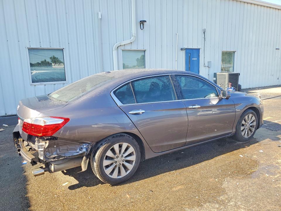 Photo 3 from auction – 2015 HONDA ACCORD with VIN 1HGCR2F83FA153276