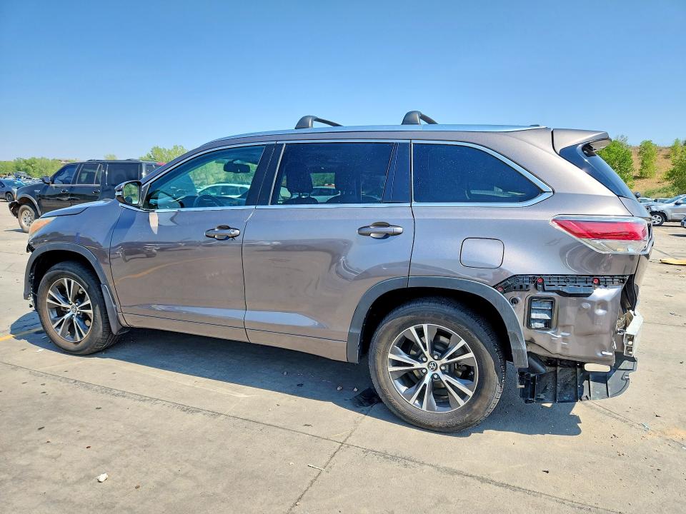 Photo 2 from auction – 2016 TOYOTA HIGHLANDER with VIN 5TDJKRFH8GS267359