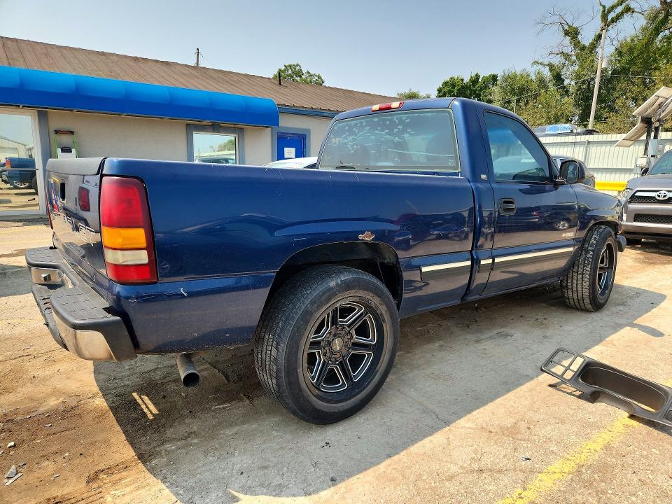 Photo 3 from auction – 2001 CHEVROLET SILVERADO with VIN 1GCEC14W61Z250390