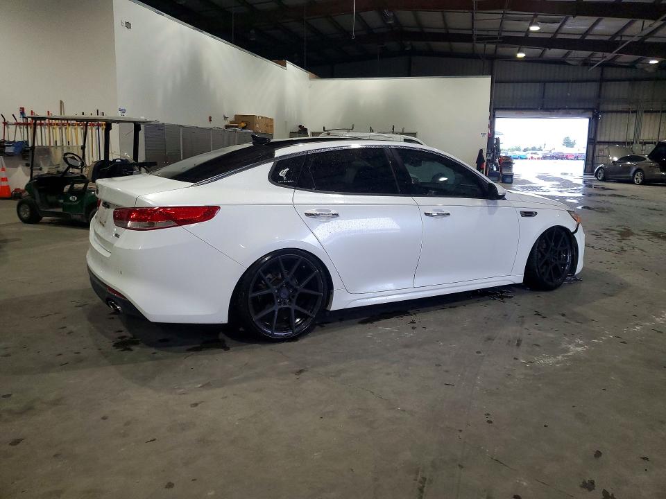 Photo 3 from auction – 2016 KIA OPTIMA with VIN 5XXGU4L30GG047621