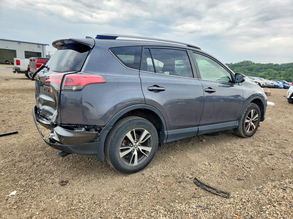 Photo 3 from auction – 2018 TOYOTA RAV4 with VIN JTMRFREV8JD234802