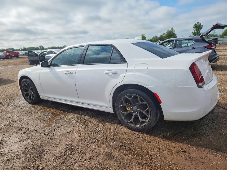 Photo 2 from auction – 2018 CHRYSLER 300 with VIN 2C3CCABT9JH302101