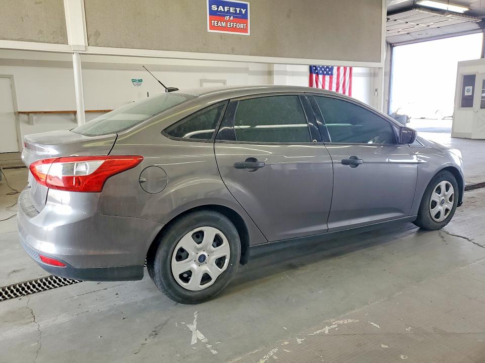 Photo 3 from auction – 2014 FORD FOCUS with VIN 1FADP3E26EL312375