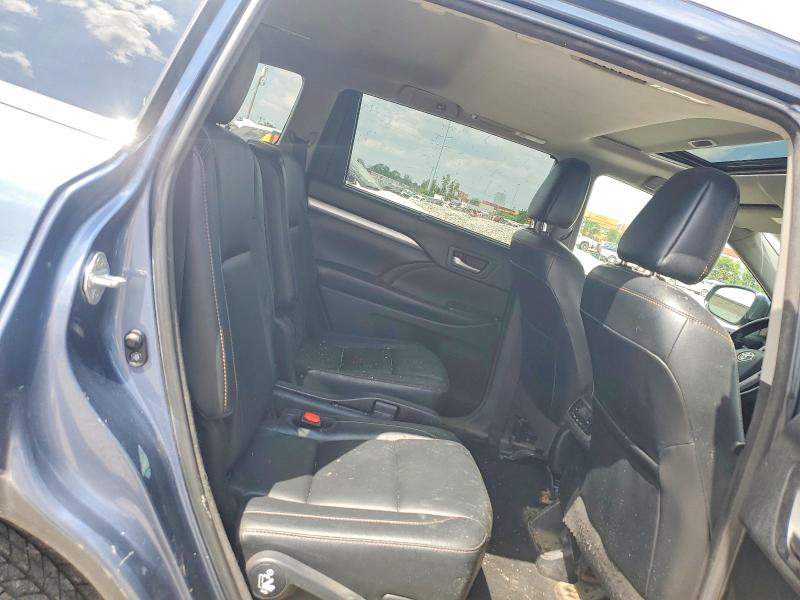 Photo 11 from auction – 2018 TOYOTA HIGHLANDER with VIN 5TDJZRFH5JS819080