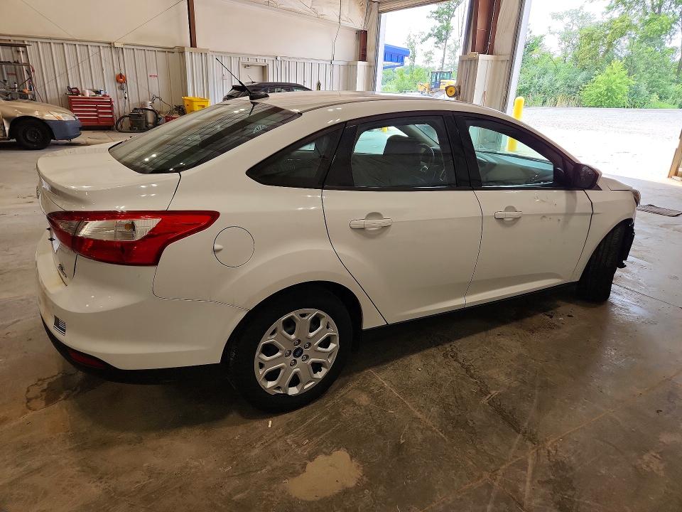 Photo 3 from auction – 2012 FORD FOCUS with VIN 1FAHP3F28CL454823