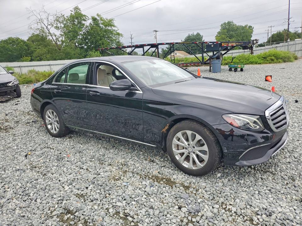Photo 4 from auction – 2017 MERCEDES-BENZ E with VIN WDDZF4JB0HA096009