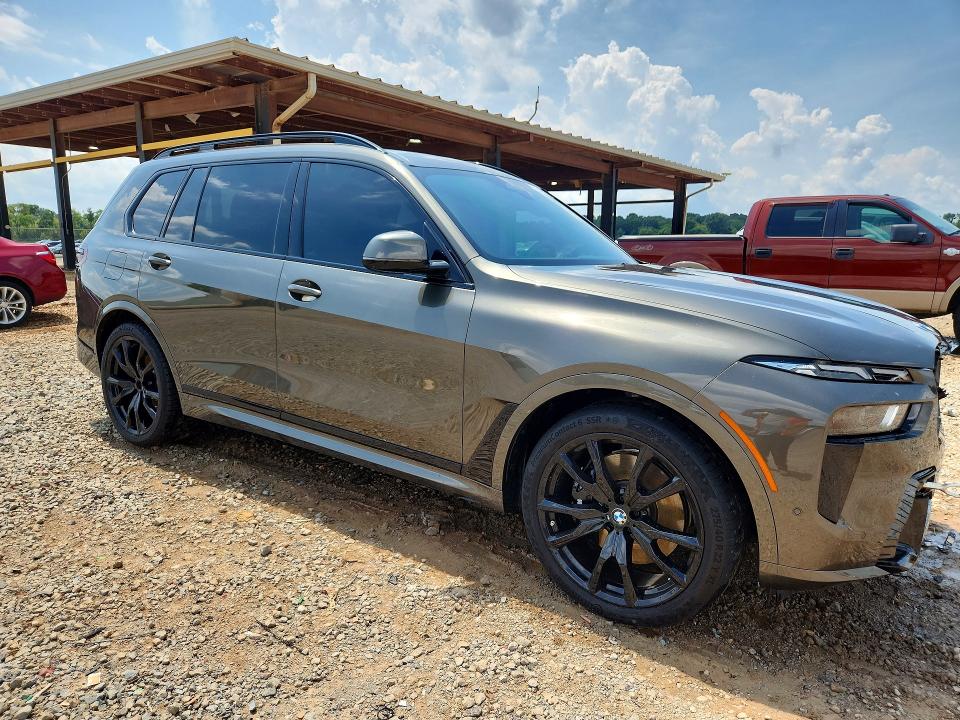 Photo 4 from auction – 2025 BMW X7 with VIN 5UX23EM05S9Y01205