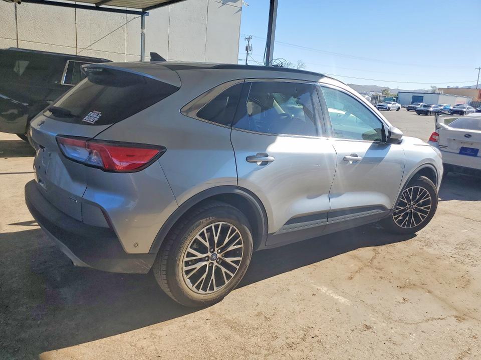 Photo 3 from auction – 2022 FORD ESCAPE with VIN 1FMCU0LZ3NUA86962