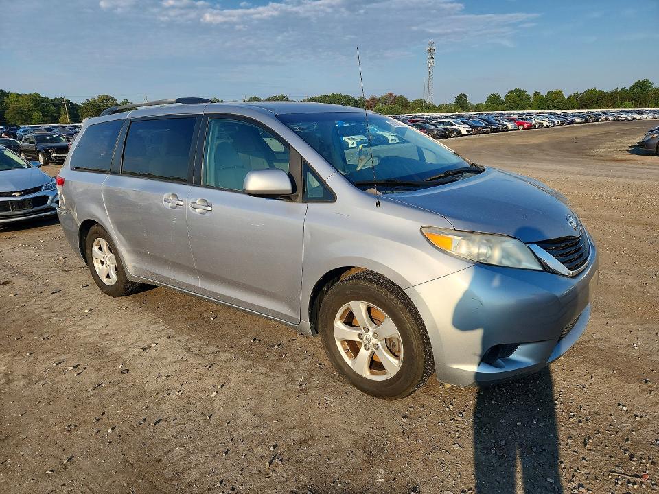 Photo 4 from auction – 2011 TOYOTA SIENNA with VIN 5TDKK3DC2BS148076