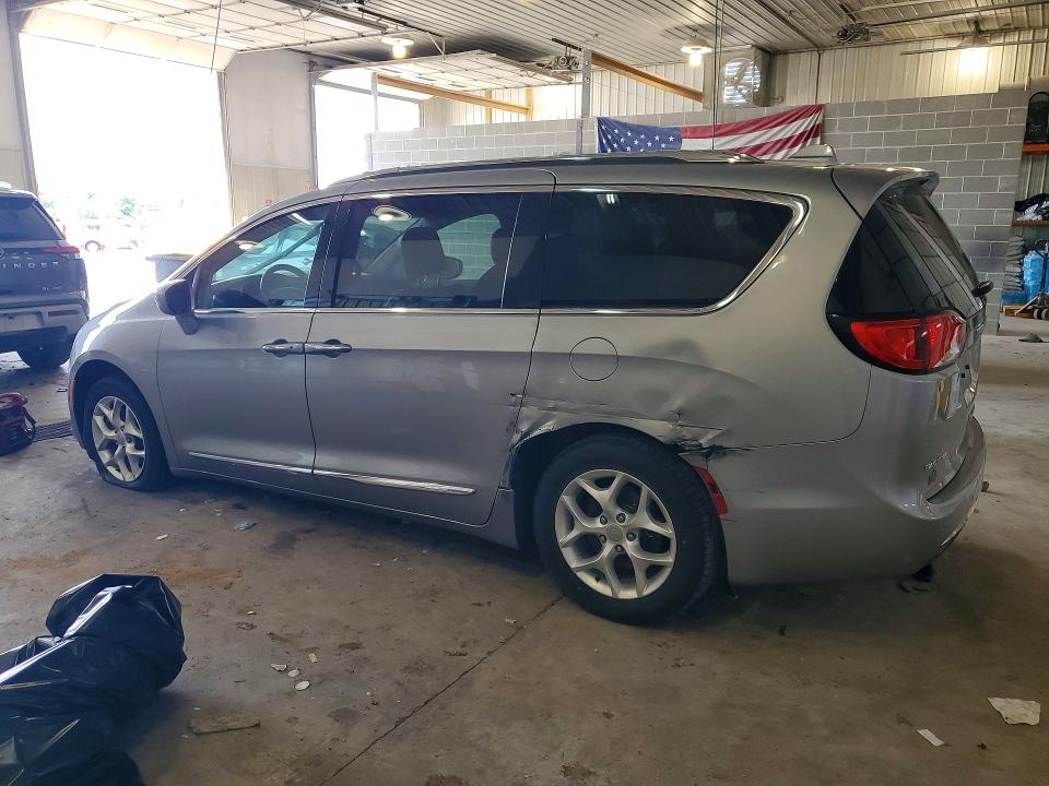 Photo 2 from auction – 2018 CHRYSLER PACIFICA with VIN 2C4RC1BG8JR128170