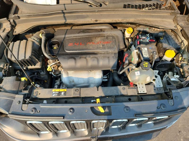Photo 11 from auction – 2017 JEEP RENEGADE with VIN ZACCJBAB9HPF23240
