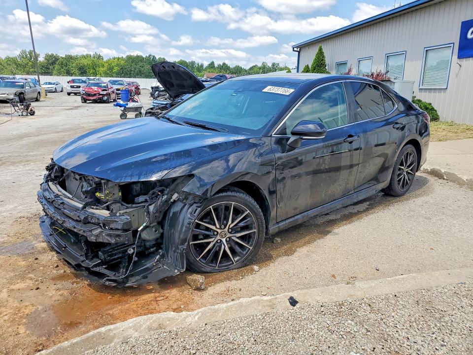 TOYOTA CAMRY 2022 с VIN 4T1G11AK3NU060464 - Снимка от търг