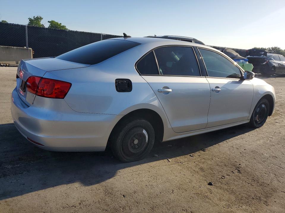 Photo 3 from auction – 2014 VOLKSWAGEN JETTA with VIN 3VWD07AJ9EM239775