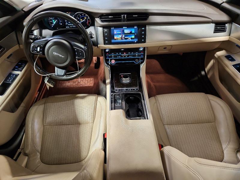 Photo 8 from auction – 2016 JAGUAR XF with VIN SAJBK4BV0GCY05803
