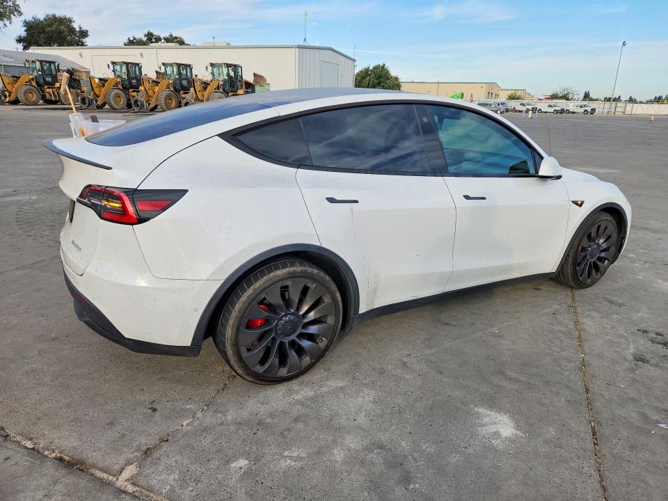Фото 3 с аукциона – 2021 TESLA MODEL Y с VIN 5YJYGDEF2MF137015