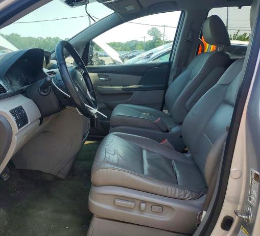 Photo 7 from auction – 2015 HONDA ODYSSEY with VIN 5FNRL5H68FB112060