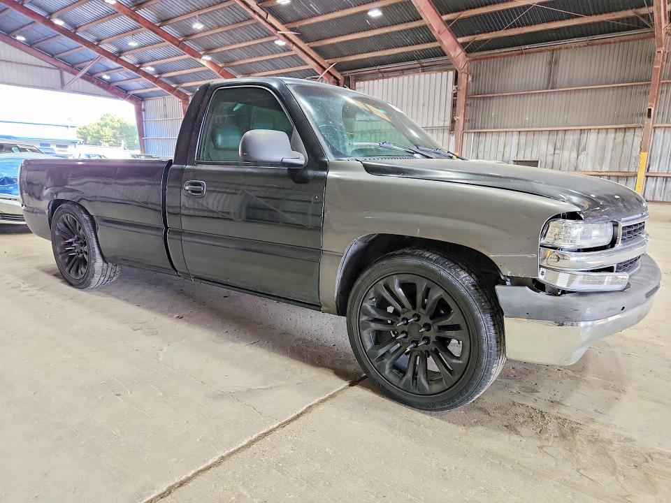Photo 4 from auction – 2000 CHEVROLET SILVERADO with VIN 1GCEC14W6YE143809