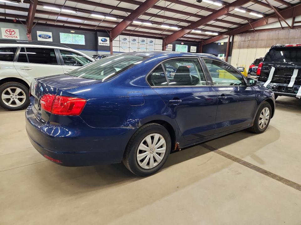 Photo 3 from auction – 2014 VOLKSWAGEN JETTA with VIN 3VW2K7AJXEM431935