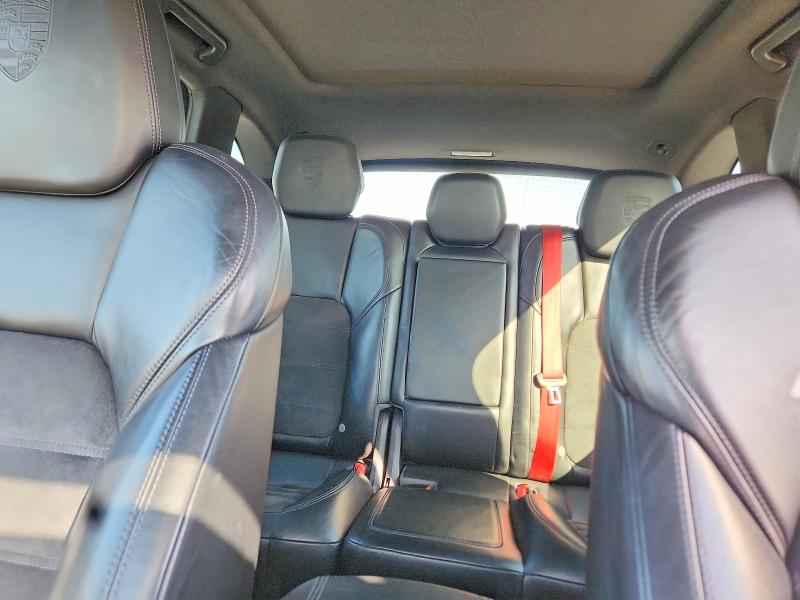 Photo 10 from auction – 2018 PORSCHE CAYENNE with VIN WP1AA2A23JKA03492