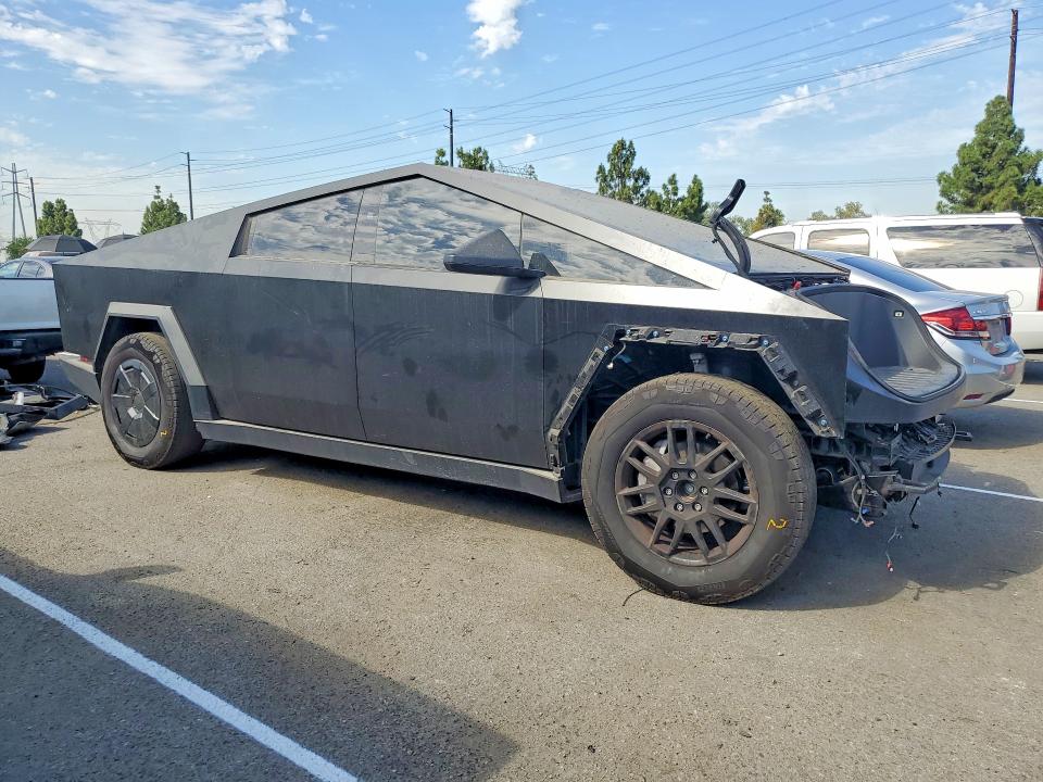 Zdjęcie 4 z aukcji – 2025 TESLA CYBERTRUCK z VIN 7G2CEHED6SA069170