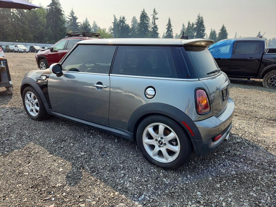 Photo 2 from auction – 2007 MINI COOPER with VIN WMWMF73557TL85058