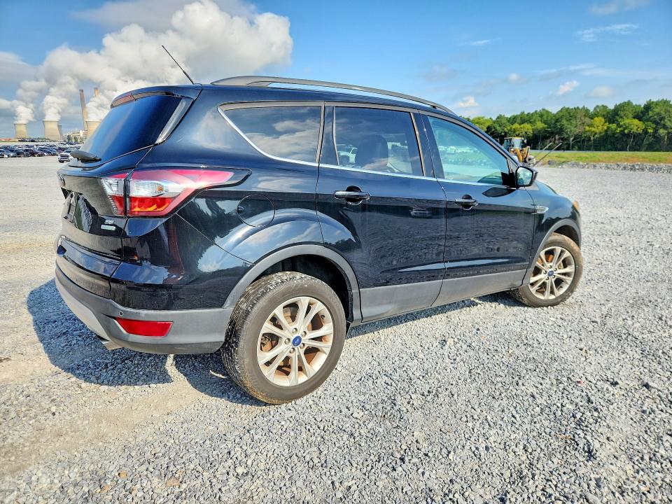 Photo 3 from auction – 2017 FORD ESCAPE with VIN 1FMCU0GD4HUA84110