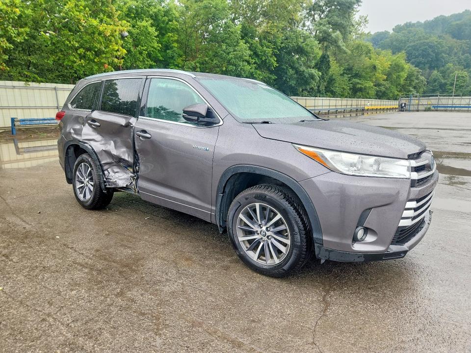 Photo 4 from auction – 2017 TOYOTA HIGHLANDER HYBRID with VIN 5TDJGRFH6HS031795