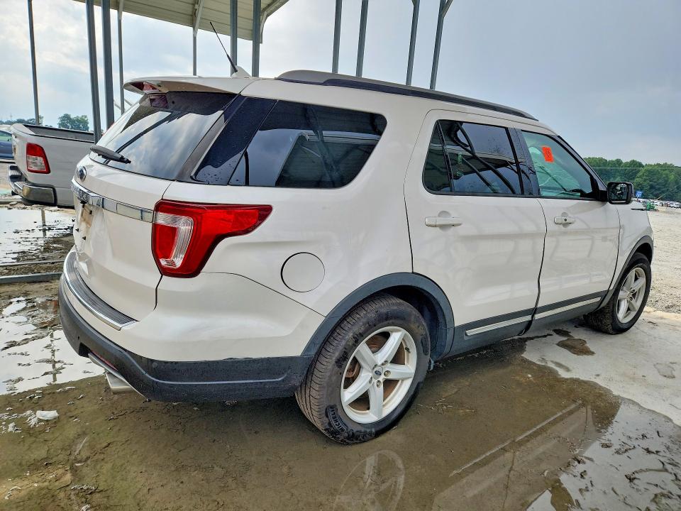 Photo 3 from auction – 2018 FORD EXPLORER with VIN 1FM5K7D80JGC22325