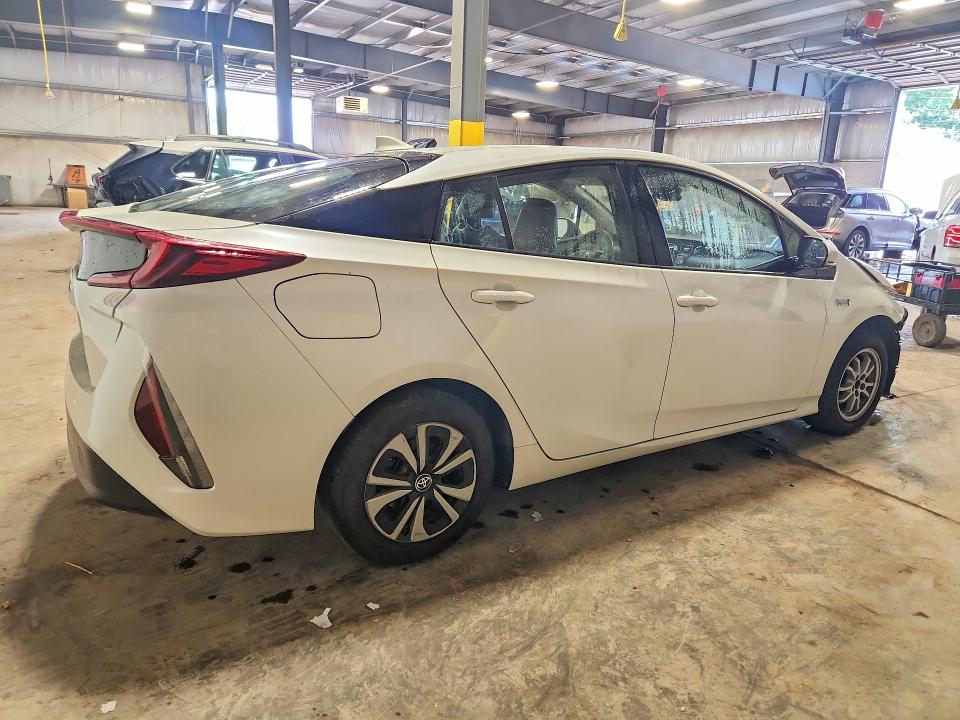 Photo 3 from auction – 2018 TOYOTA PRIUS PRIME with VIN JTDKARFP3J3089013
