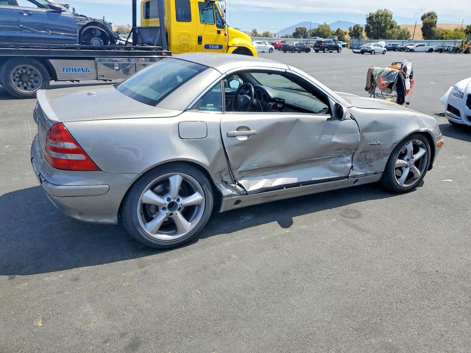 Снимка 3 от търг – 2004 MERCEDES-BENZ SLK с VIN WDBKK65F14F304118