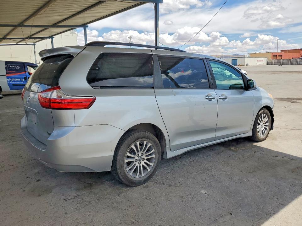 Photo 3 from auction – 2019 TOYOTA SIENNA with VIN 5TDYZ3DC6KS995639